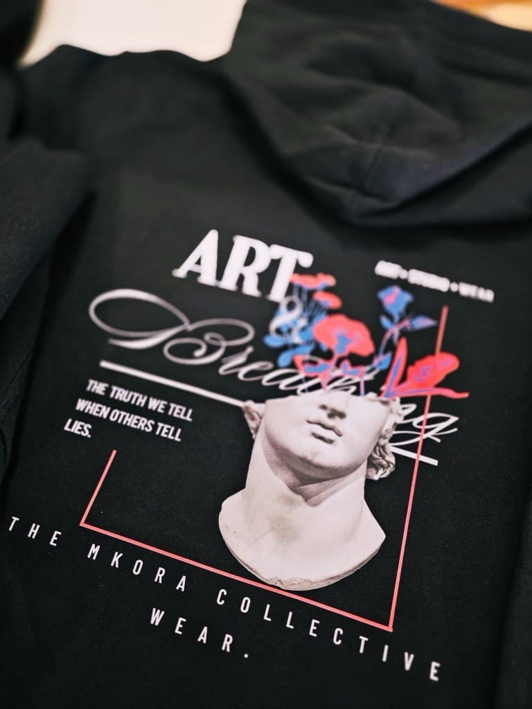 ART & BREATHING HOODIE - Detail